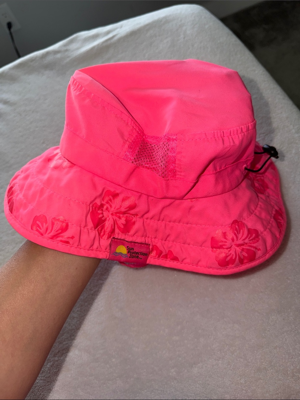 SUN PROTECTION ZONE ADJUSTABLE HOT PINK BUCKET HAT SPF 50